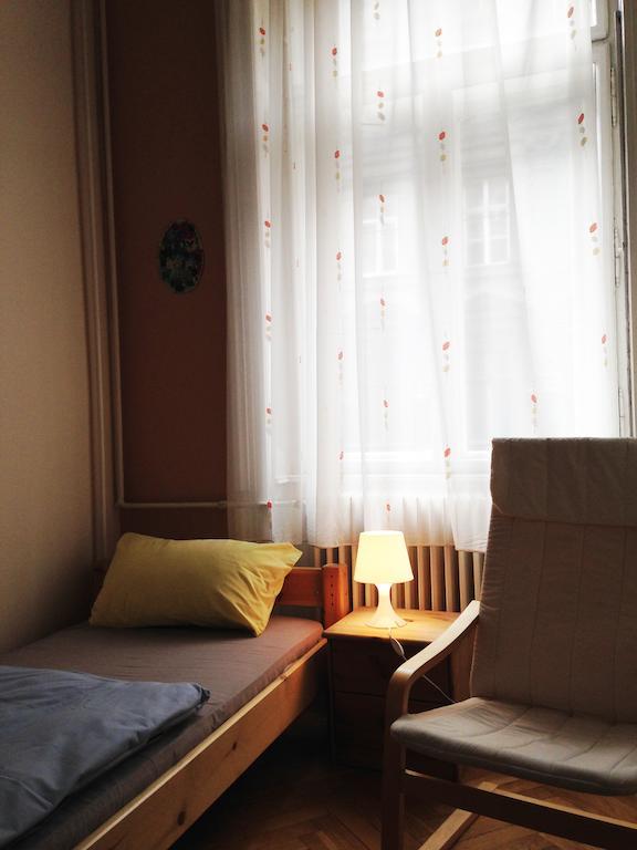 Yolo Hostel Будапешт Номер фото