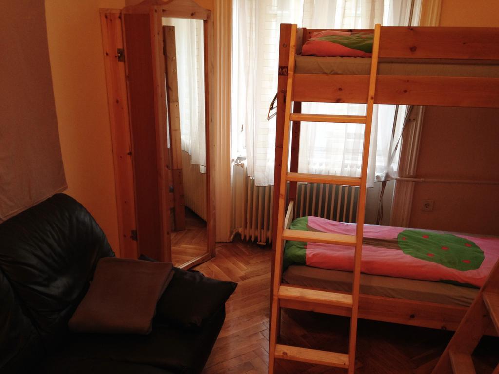 Yolo Hostel Будапешт Номер фото