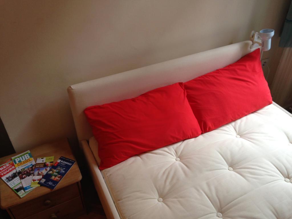 Yolo Hostel Будапешт Номер фото