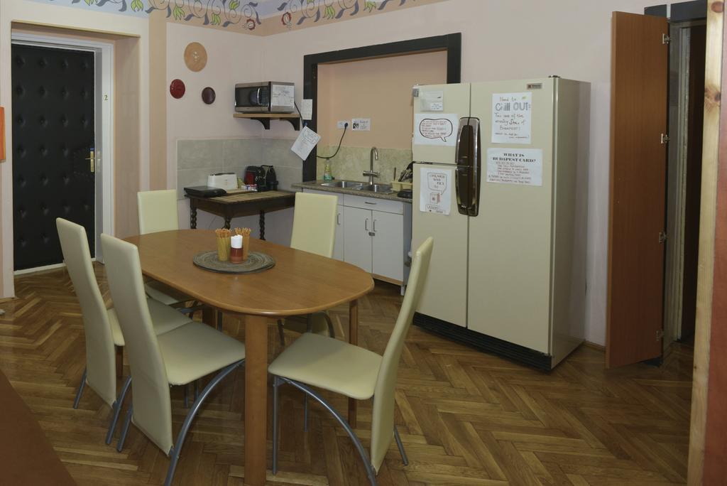 Yolo Hostel Будапешт Экстерьер фото