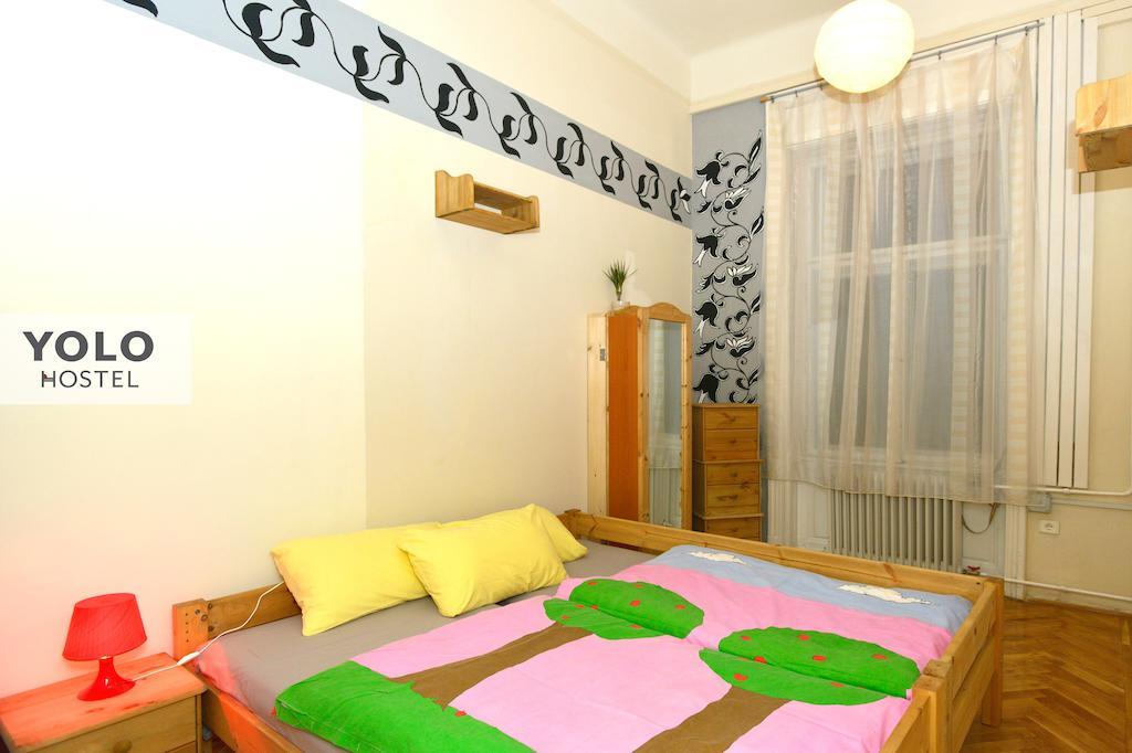 Yolo Hostel Будапешт Экстерьер фото